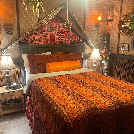 The Kondo Tiki Tampa Ngoại thất bức ảnh