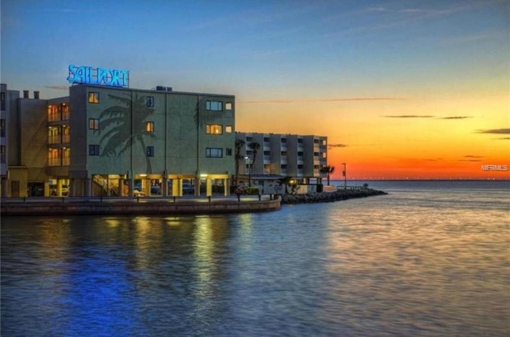 The Kondo Tiki Tampa Ngoại thất bức ảnh