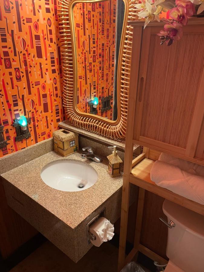 The Kondo Tiki Tampa Ngoại thất bức ảnh
