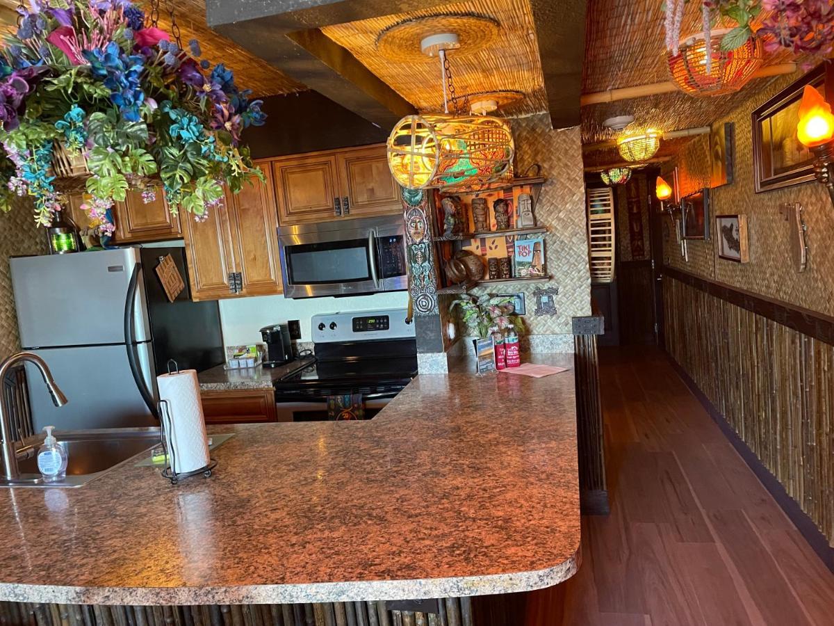The Kondo Tiki Tampa Ngoại thất bức ảnh