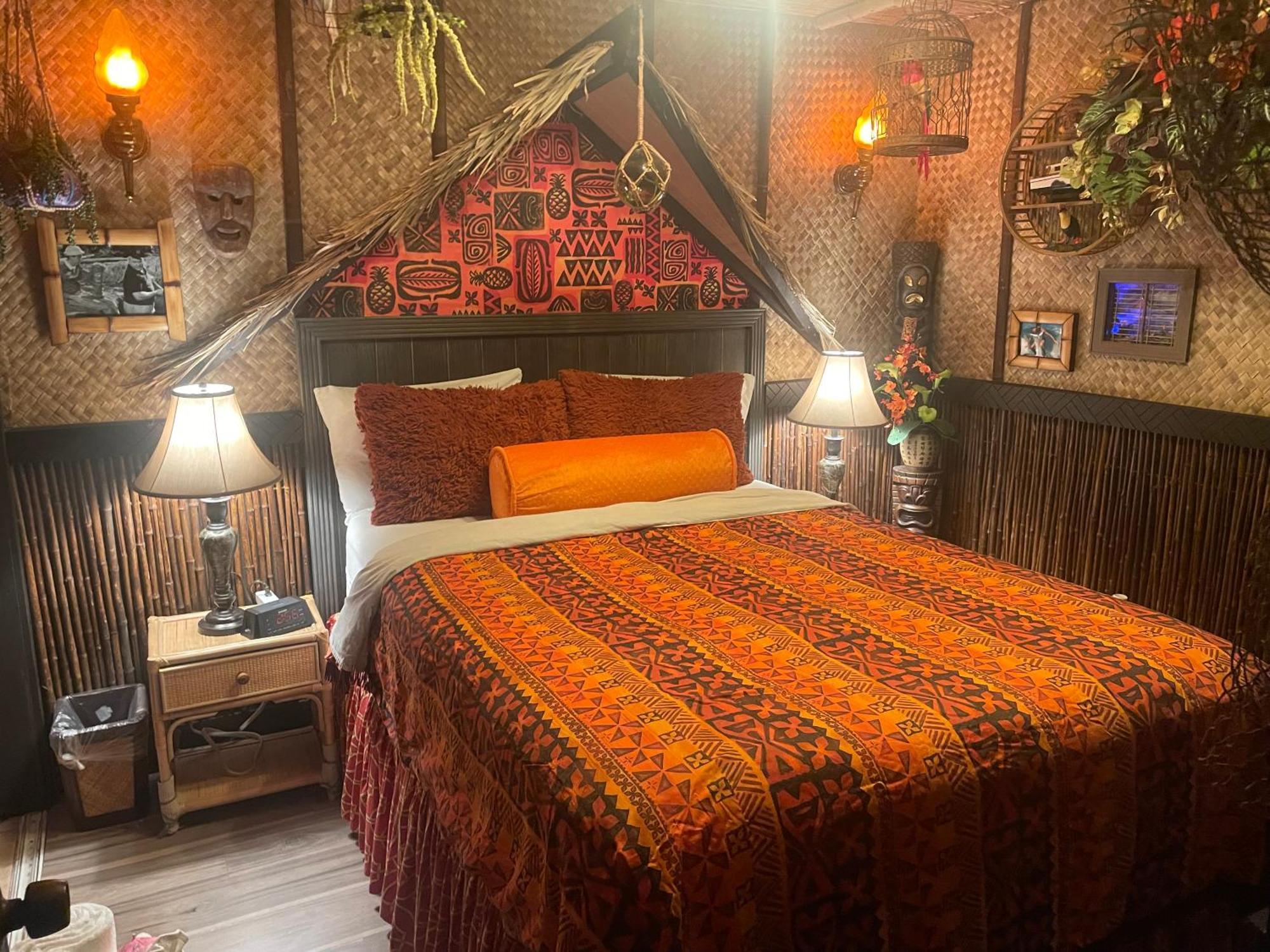 The Kondo Tiki Tampa Ngoại thất bức ảnh